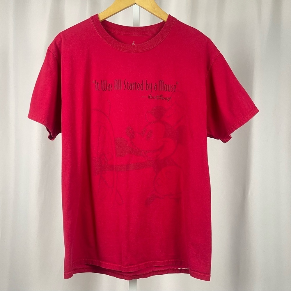 Hanes Disney World Medium Mickey Mouse Walt Disney Quote Graphic Shirt Crewneck